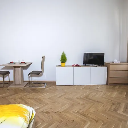Beautiful Central Apartment Thamova Prague Exterior photo