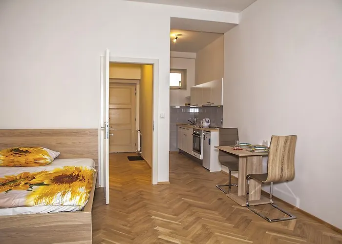 Beautiful Central Apartment Thámova